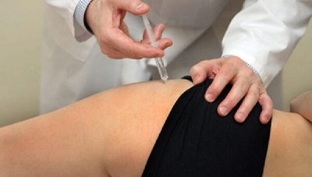 Injections into the hip joint for osteoarthritis